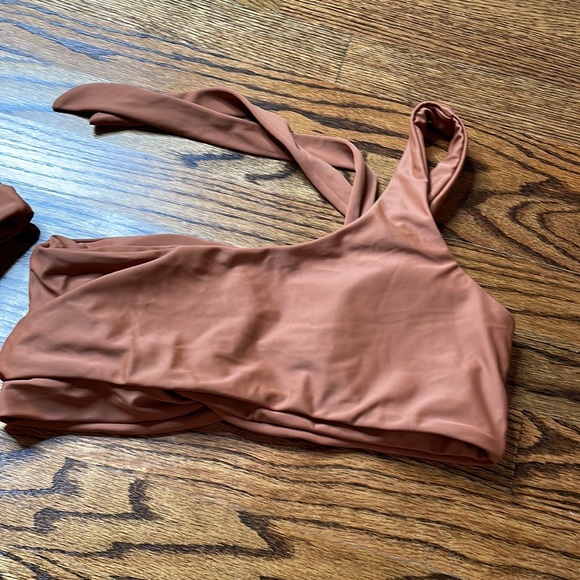 Bikini size small in bronze - Picture 3 of 3